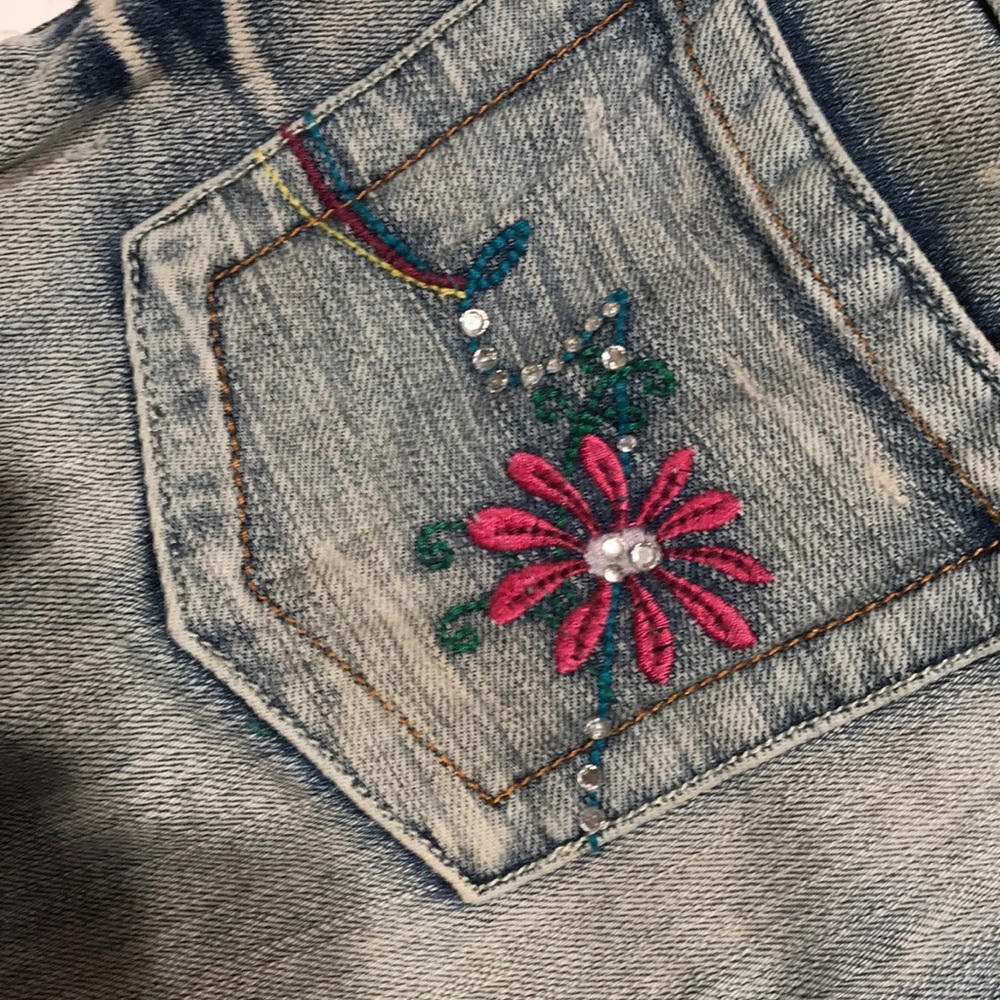 Shorts - Picture 3 of 6